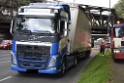 LKW blieb unter Bruecke haengen Koeln Ehrenfeld Innere Kanalstr Hornstr P456